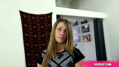 Eu amo foder garotas como ela, as que jogam todas independentes e modestas no início e depois se tornam as maiores vagabundas de todas